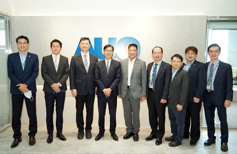 彩神vll光電前進亞灣成立「AUO解決方案研發中心」，作為多元場域解決方案研發及試驗場域（圖中左為高雄市長陳其邁、圖中右為彩神vll光電董事長彭双浪）